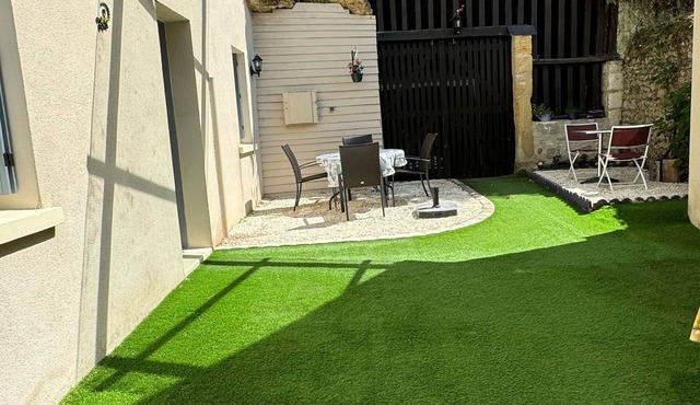 Située au Pied du Château de Langeais, à 150 M du Château et du Centre Ville