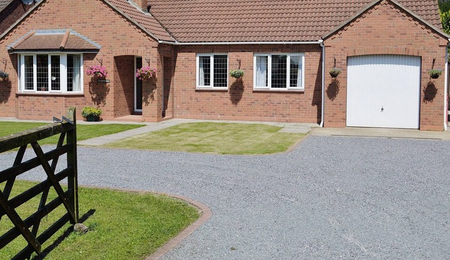 Situated in a peaceful village, this is a fantastic base for exploring the attractions of both Cleet