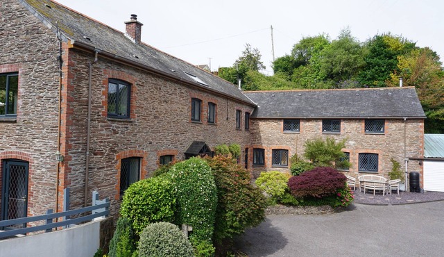 Situated in a quaint village-walking distance to Slapton Sands Beach & Ley.