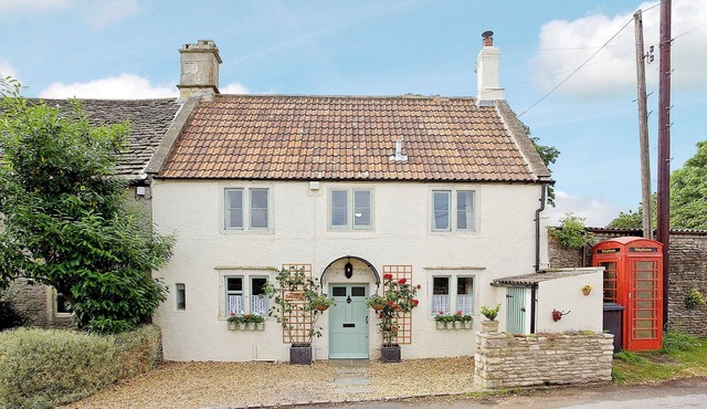Situated in beautiful, quiet countryside and boasting many original features.