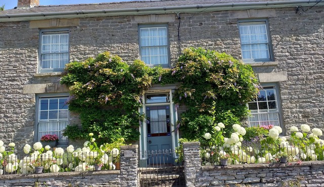 Situated in the heart of the Radnorshire Valley close to Offa's Dyke Footpath