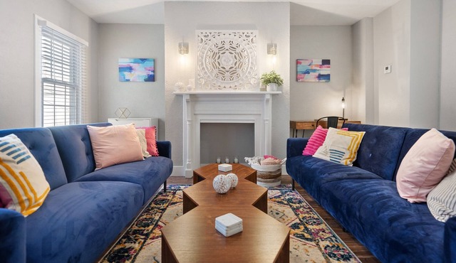 Situated just 1.4 miles away from Pittsburgh’s buzzing downtown.