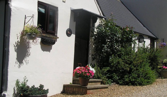 Situated on a marked walk in beautiful countryside - we are dog friendly