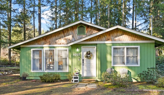 Situated opposite Horseshoe Lake, this home offers a peaceful retreat!