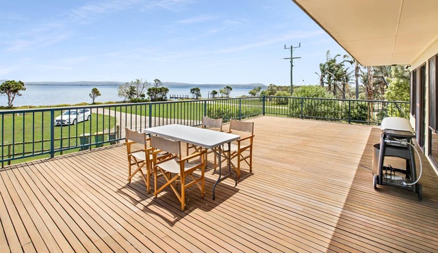 Situated overlooking the beautiful Lake King