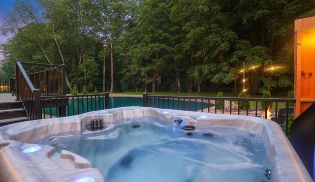 Siverly Haus | Pond View | Modern | New