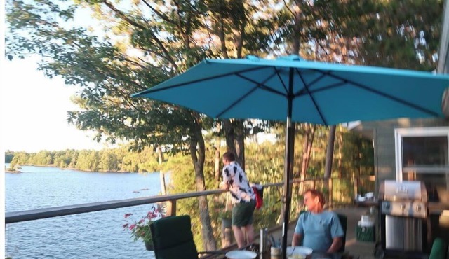 Six bedroom cottage with stunning view of lake