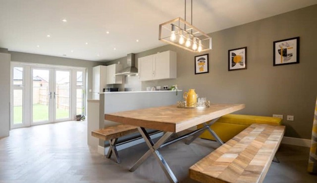 Six Bedroom Detached House Super Close to Bicester Outlet