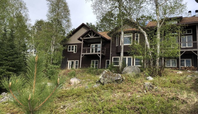 Six bedroom, Five 1/2 bath private home on LAKE VERMILION with resort amenities