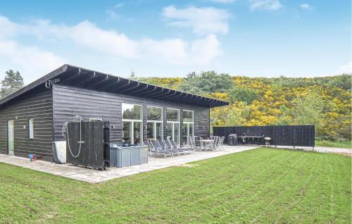 Six-Bedroom Holiday Home In Ebeltoft