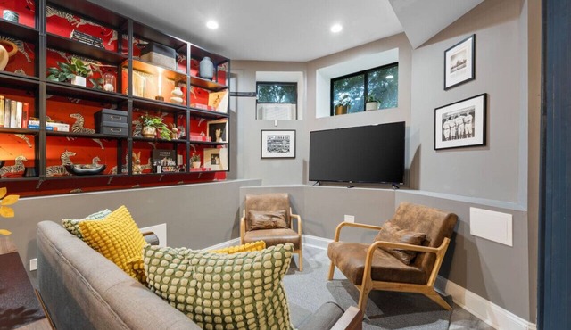 Six-Bedrooms in Wrigleyville