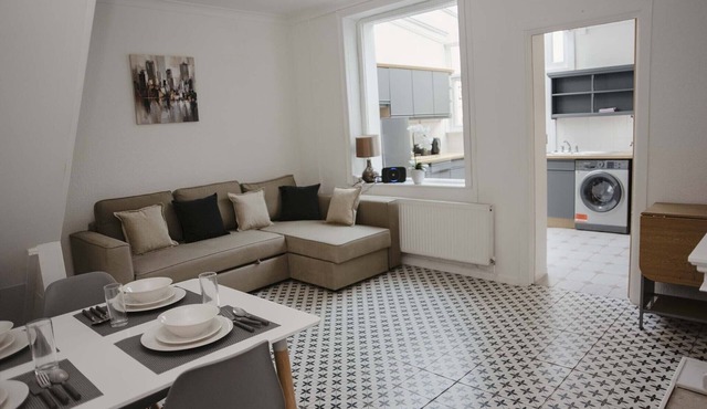 Six Bells Retreat – A Fresh & Spacious Home in the Heart of the Valleys