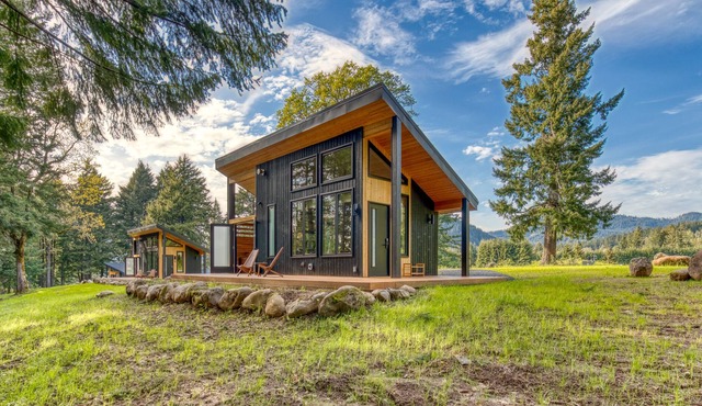 Six cabins on 100 acres in the Gorge with geothermal hot tubs, decks & views
