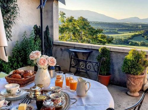 Six chandelles m'étaient comptées