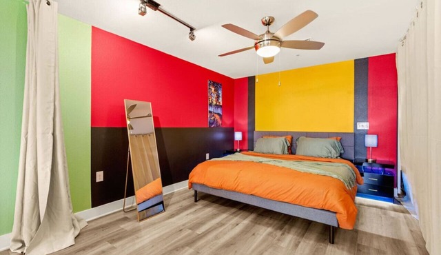 Six Flags/The Rim - Chic Modern Studio, King Bed