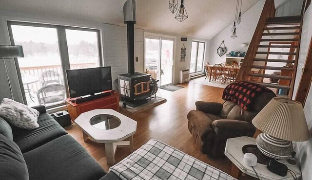 Six Mile Lake Muskoka Cottage with Beautiful Views