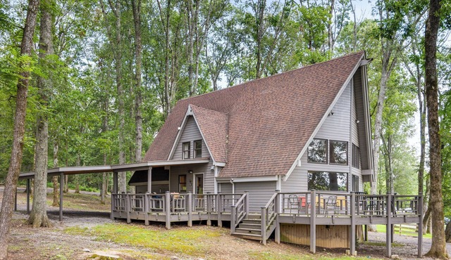 Six Unique Cabins on 180 Acre Farm near Nashville, Sleeps 37, Events Welcome!