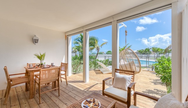 Six View - Beach Front Apartment