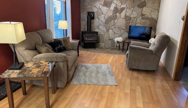 Sixty minutes to Glacier Park! Family friendly house.