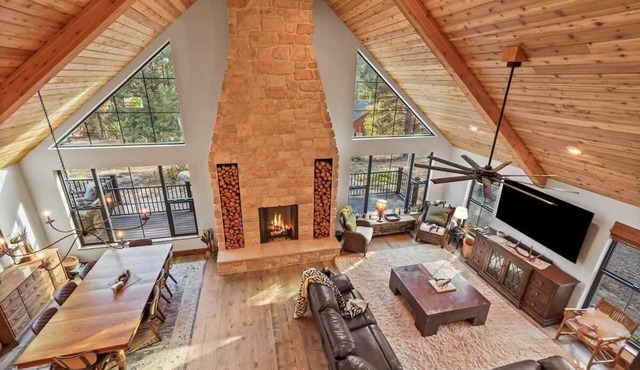 Siyi'ku Lodge | Custom Luxury | Starlight Theatre