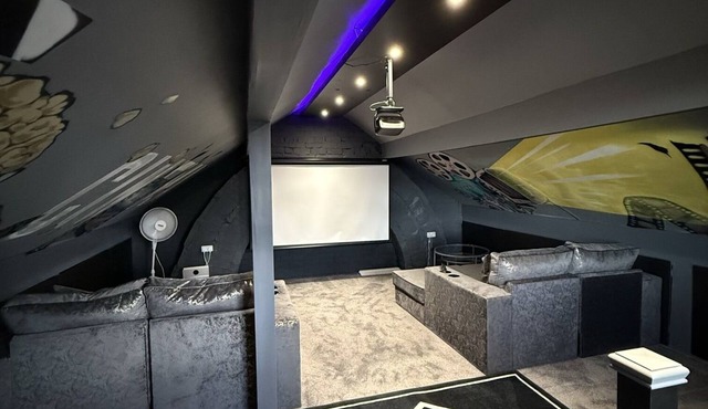 Sk Stays Luxury Home Jacuzzi Bath & Cinema Room