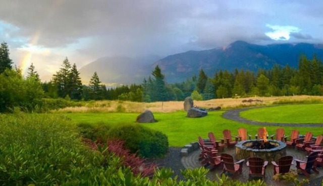 Skamania Lodge! Onsite Pool, FREE Parking, Hot Tub, Golf, Spa