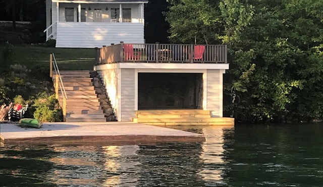 Skaneateles Cottage, on the lake! East Lake Sun!,- Charming!