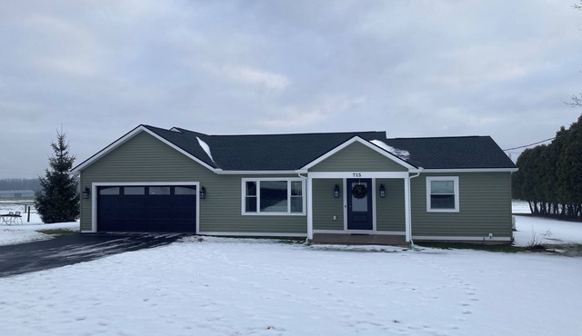 Skaneateles country home just a short walk to downtown