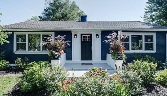 Skaneateles house close to village