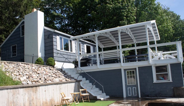 Skaneateles Lake Cozy Cottage - Direct Waterfront on Private Lane