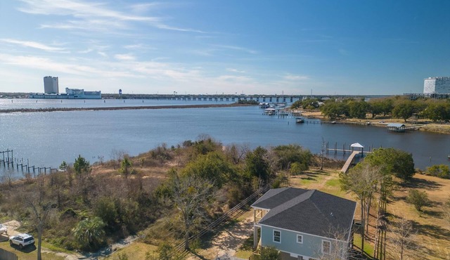 Skeeter's Place- Luxurious Back Bay Biloxi Abode! Fishermen's Paradise!