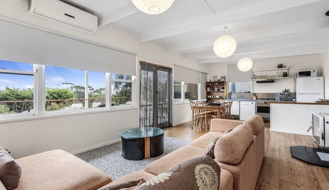 Skenes Creek Beach Retreat Free Wi-Fi Ocean views.