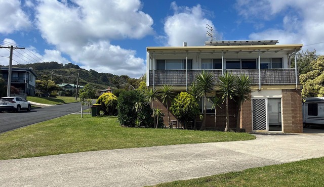 Skenes Creek Beach Shack - Cheerful Coastal 2 Bedroom Escape