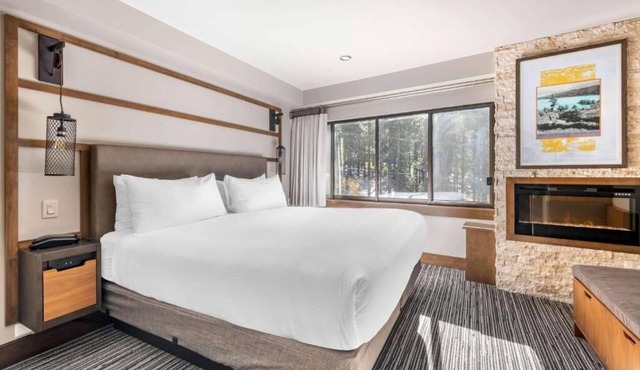 Ski Adventure! Minutes from Aerial Tramway & Gunbarrel Express! Parking, Pool!
