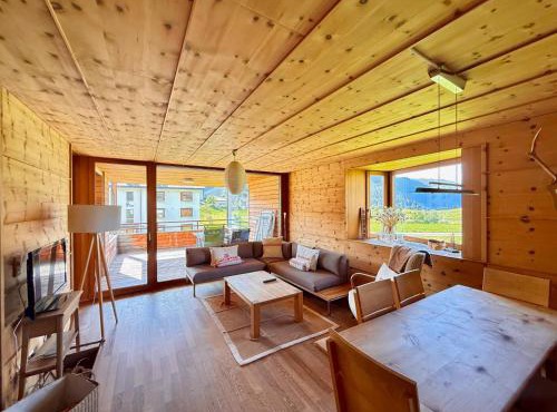 Ski Apartment with Fireplace & Mountain Views