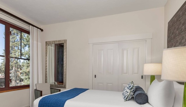 Ski away in this charming 1-bdrm villa in S. Lake Tahoe minutes to chairlift!