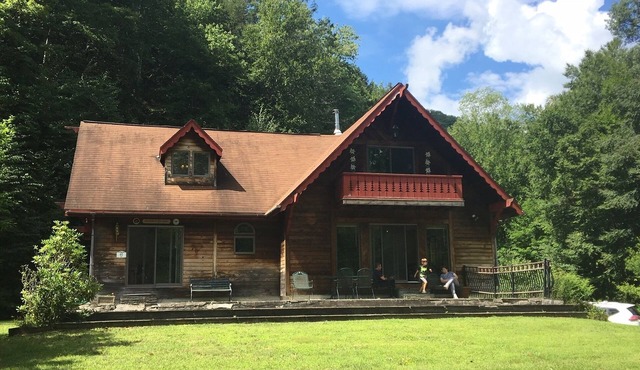 Ski Belleayre, Hunter or Windham - The Secluded Chalet, fire place, 4 bed/2 bath
