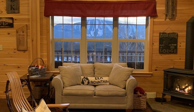 Ski chalet with stunning view of Elk Mountain