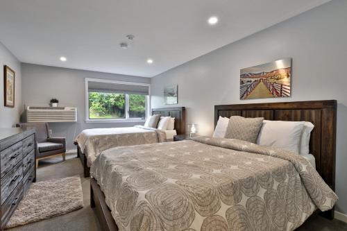 Ski Condo Close to the Resort, Shuttle Bus Route, Summer Pool, 2 Queen Beds