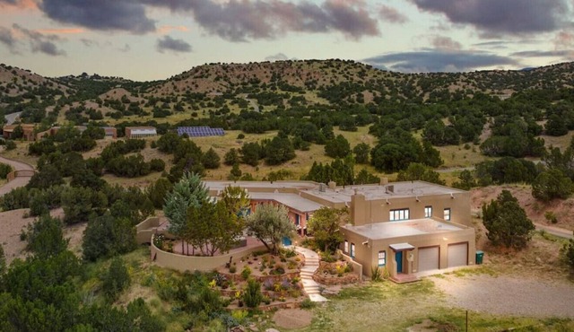 Ski Discounts! Chamisa - Private Desert Luxury on 15 Acres with Huge Patio, Hiking Trails, Breathtaking Sunset & Mountain Views
