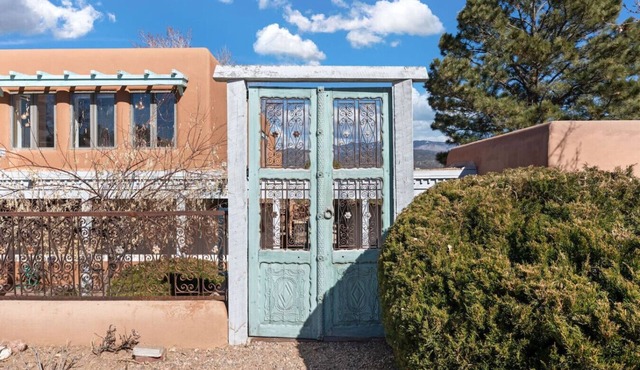 Ski Discounts! Luxe Escape near Opera | Spa Pool Casita
