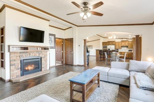 Ski, Fish and Relax Fireside Mink Lake Retreat!