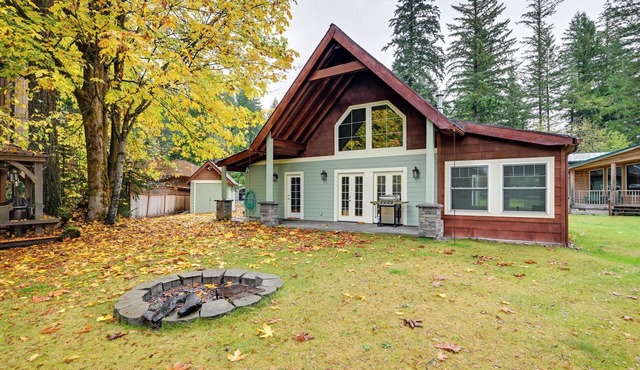 Ski, Fish & Explore: Packwood Home w/Sauna!