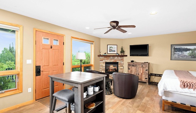 Ski getaway suite, next to winery, pet friendly!