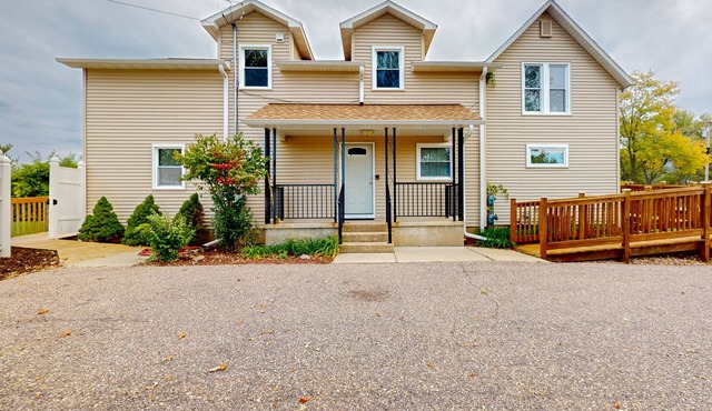 Ski/golf retreat with private outdoor areas and private washer & dryer