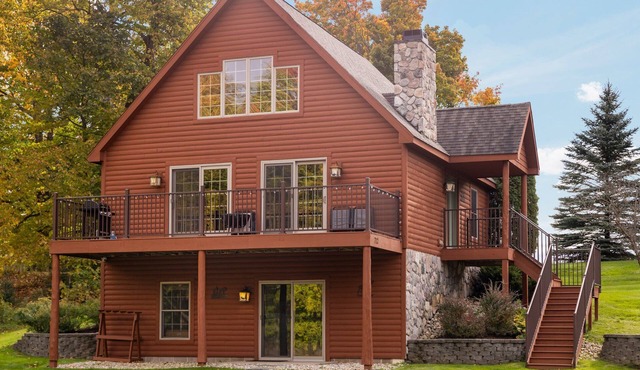 Ski & Golf Spacious Log Cabin in Otsego Resort