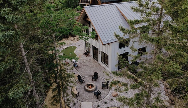 Ski/Golf/Trails/Winery - Putting Green - Sauna - Foosball - Sleeps 10