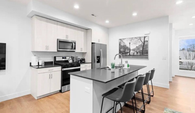 Ski Haven in the City -Spacious and Clean Townhome