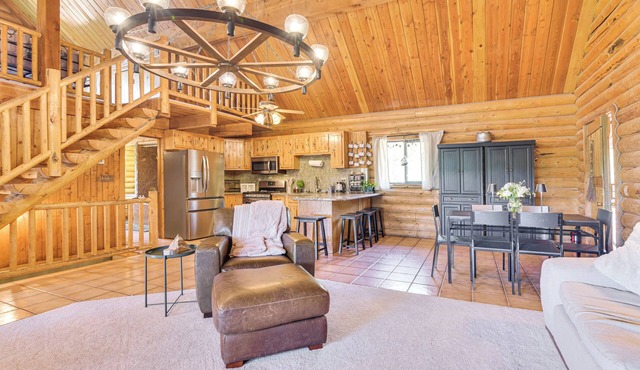 Ski, Hike & More: Homey Huntsville Retreat!