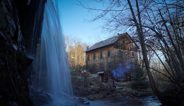 Ski, hike or just relax. Historic grist mill sleeps 12. Stay in history!